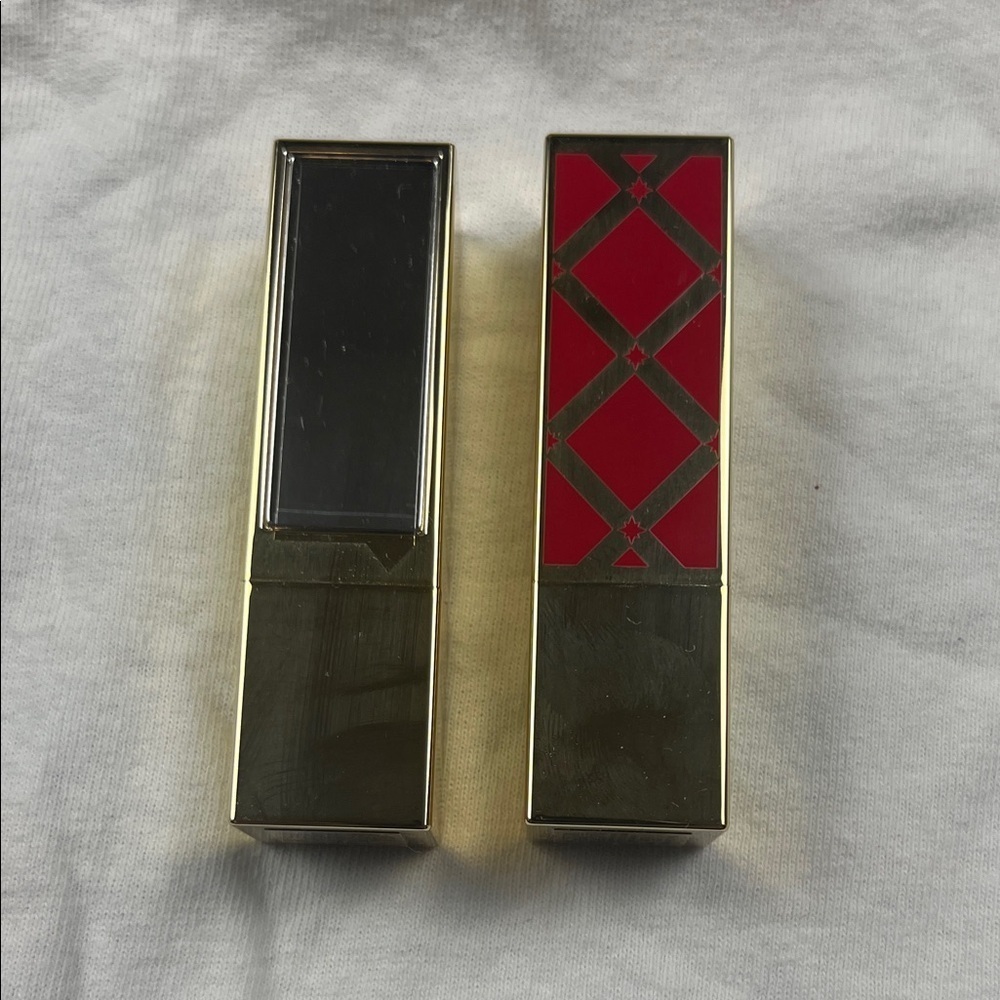 Estée Lauder set of
Pure color lipstick in 340(envious) and 539(excite)